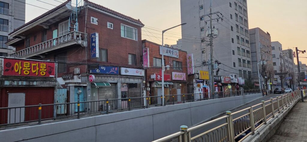 의정부 펠리스타워 조합원이 전하는 2026년 3월 현장 분석 및 착공 6월 일반분양 기대감 고조 5 펠리스 타워 인근 유흥가